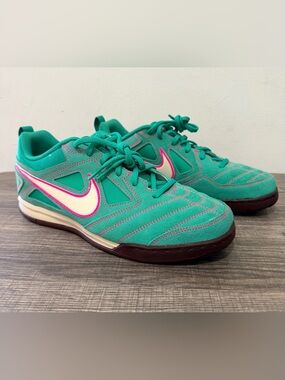 Nike Gato size US 7Y